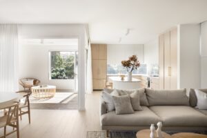 Art Deco penthouse Maroubra - living through to balcony and kitchen